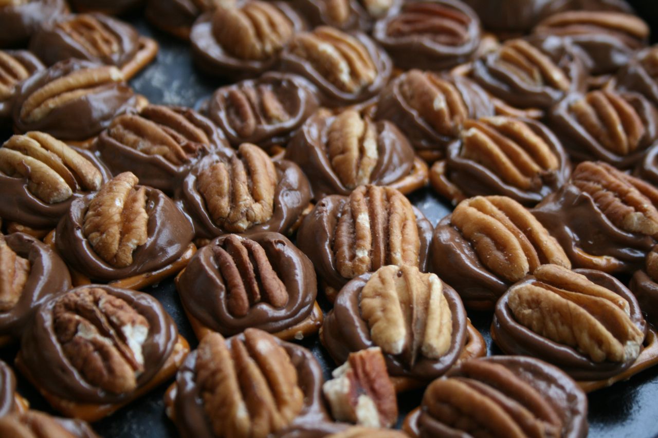 Recipe Shoebox Easy Turtle Bites (with Rolos)