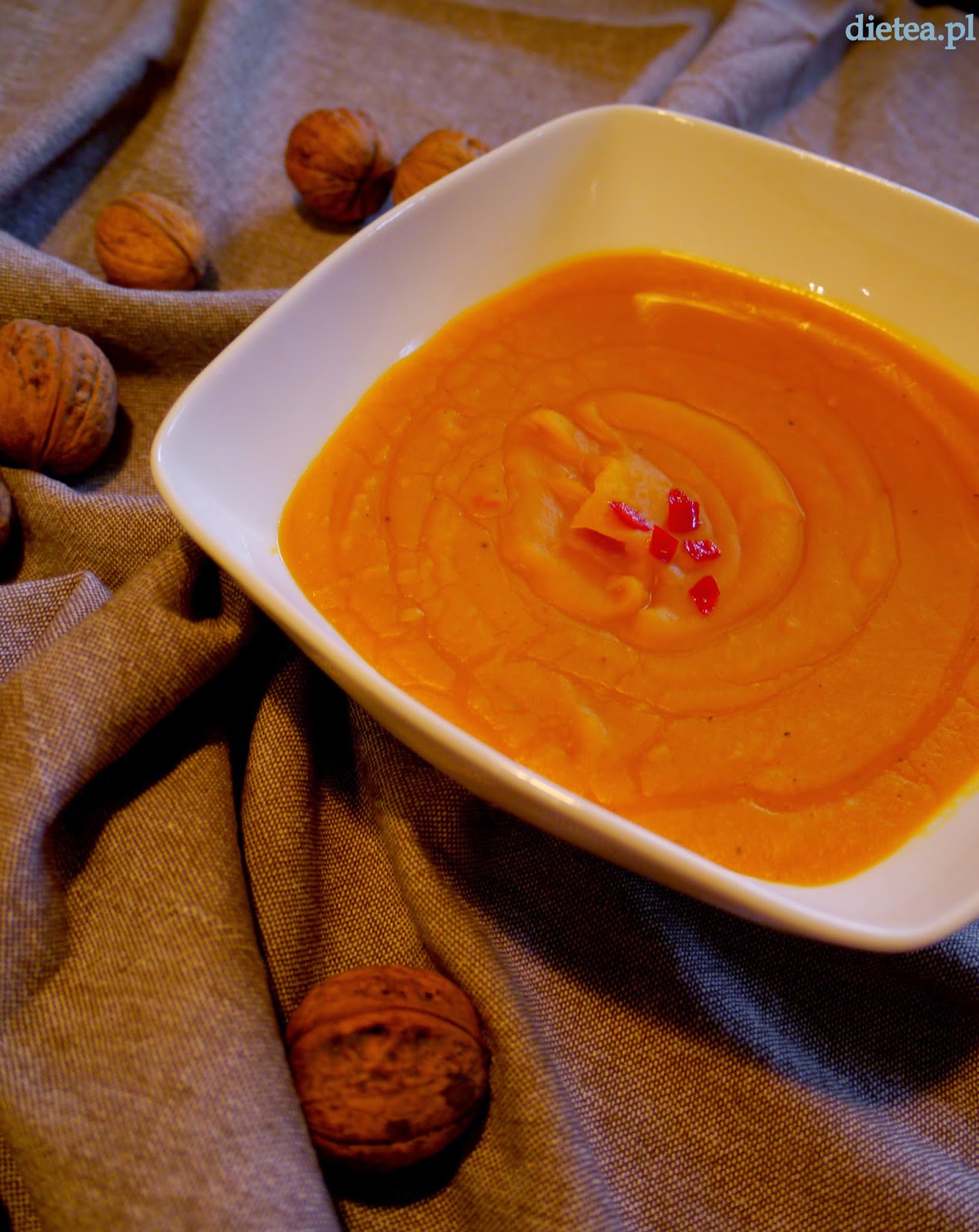 Rozgrzewająca zupa dyniowa z imbirem i chili