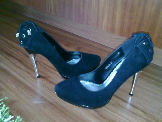 sapato bico tubarão preto