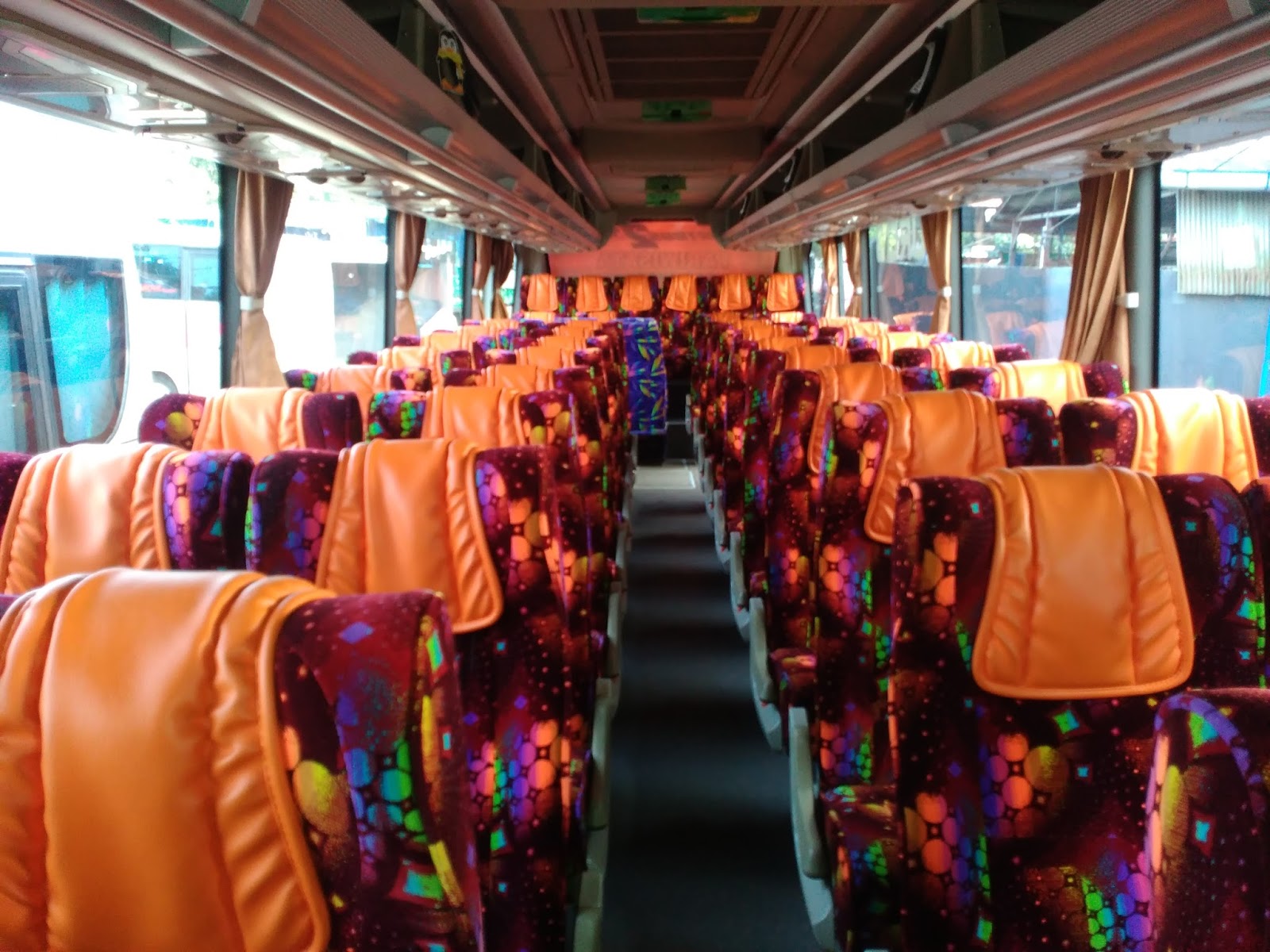 Sinar Mas Pariwisata: Lebih dari Sekedar Transportasi, Sebuah Legenda di Jalan Raya