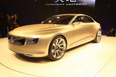 Volvo Concept Universe in golden look