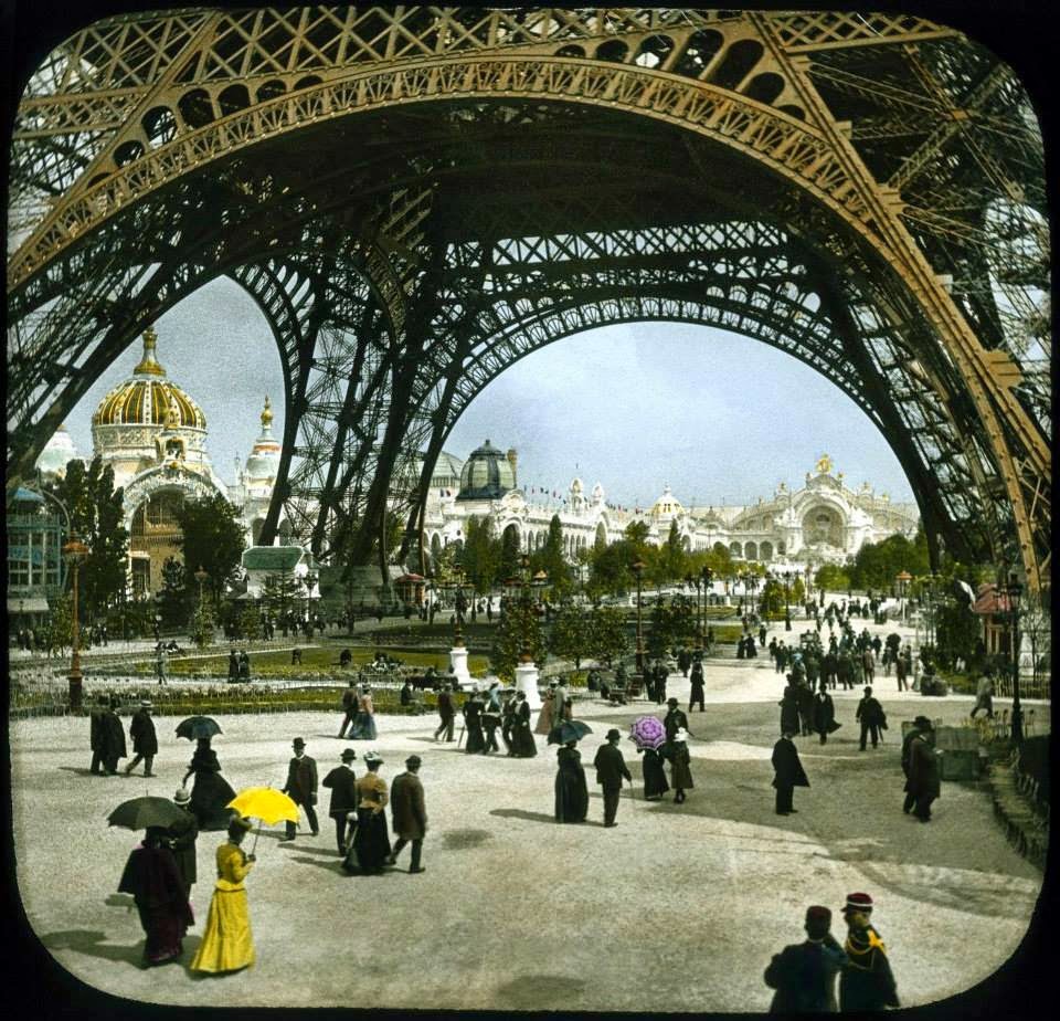 What Did Eiffel Tower Look Like  in 1900 