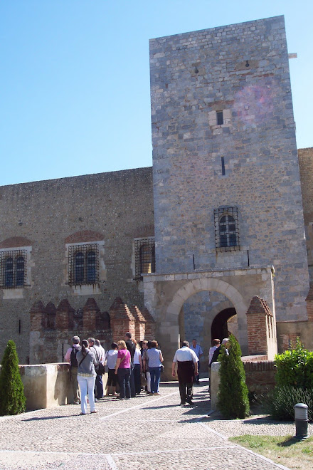 Visita a Perpinyà.Façana Occidental del Palau dels Reis de Mallorca amb la Torre Mestra.
