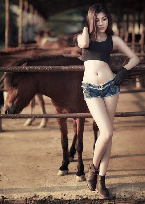 [Image: 1384226576-co-gai-chan-ngua-9.jpg]