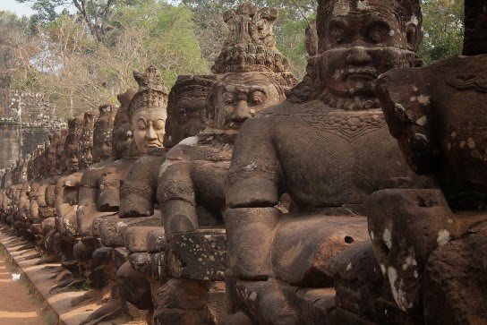 Angkor caras Giant Faces At Bayon Temple  Cambodia