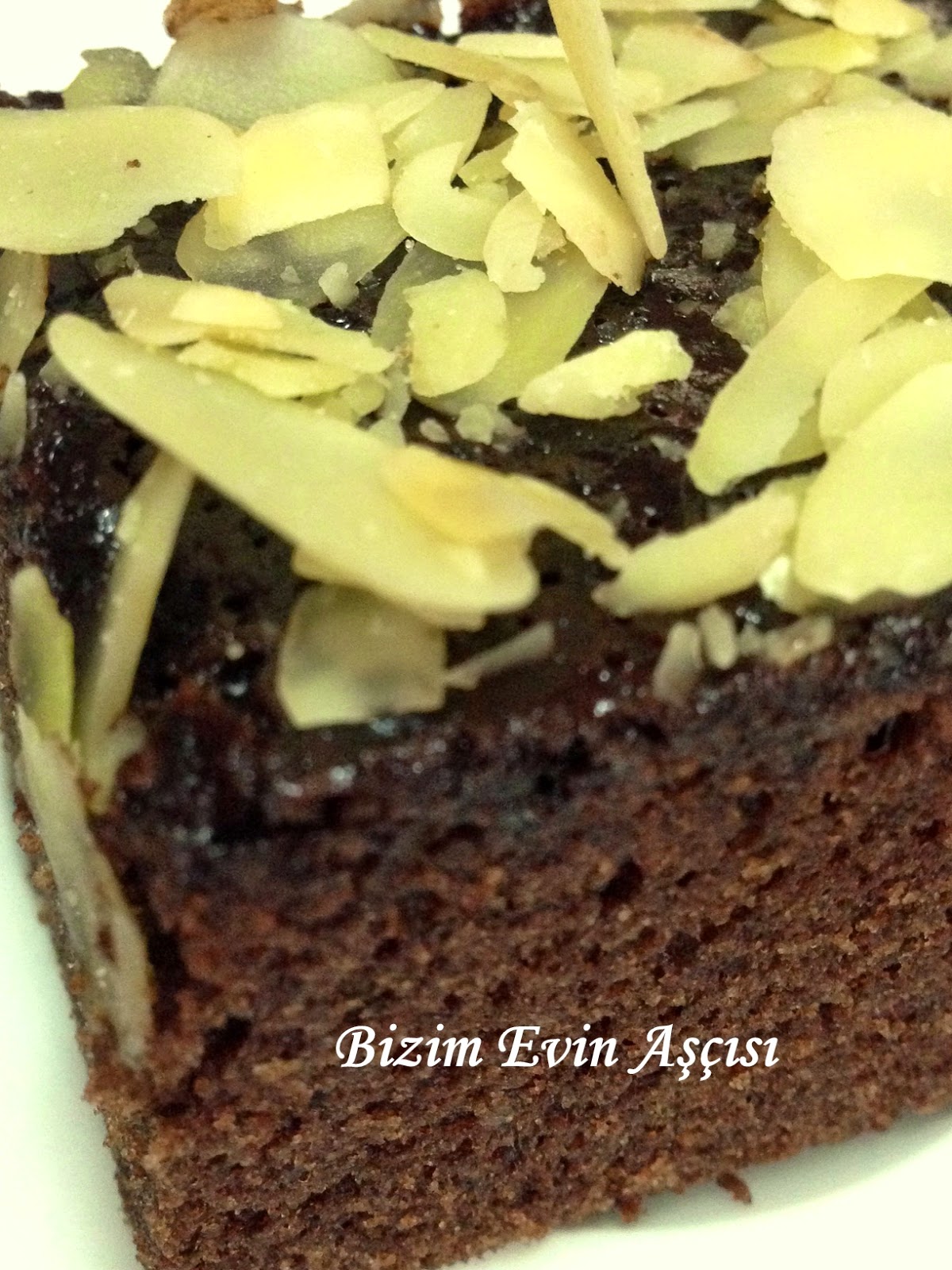 bizim evin aşçısı Vişneli Islak Kek