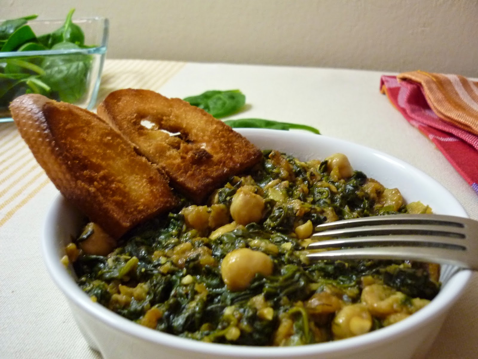 Sevilla, Eterna Primavera. RECETARIO SEVILLANO "ESPINACAS CON GARBANZOS"