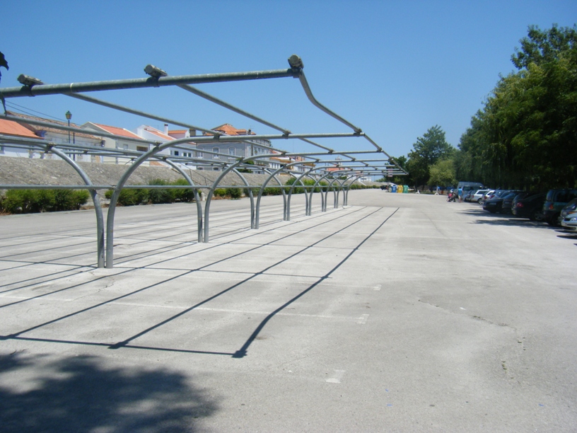 Parque de estacionamento - (já foi coberto)