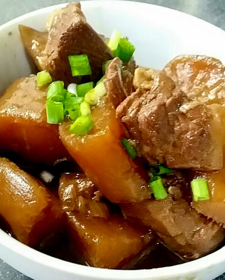 Stew daikon with soft bones by Linda Ling‎