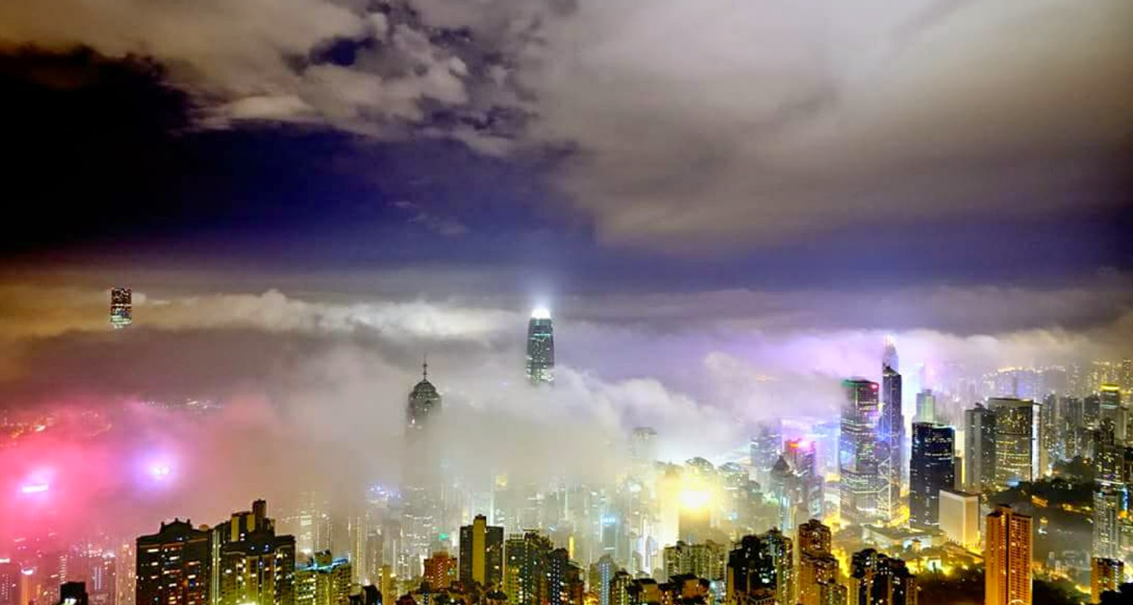 Funooker 維港夜雲海
