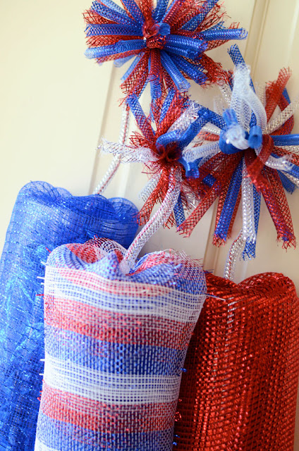 Deco Mesh, Centerpiece, Tutorials, Patriotic, Red White and Blue, Wreaths, Deco Mesh Wreath, How To