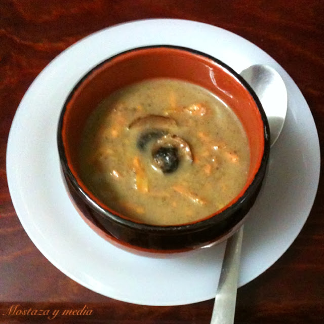 Crema De Champiñones Con "fideos" De Boniato
