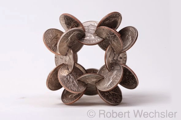 As incríveis esculturas geométricas simétricas feitas de moedas de Robert Wechsler Robert Wechsler arte esculturas geométricas simétricas feitas de moedas centavos pennies Dinheiro