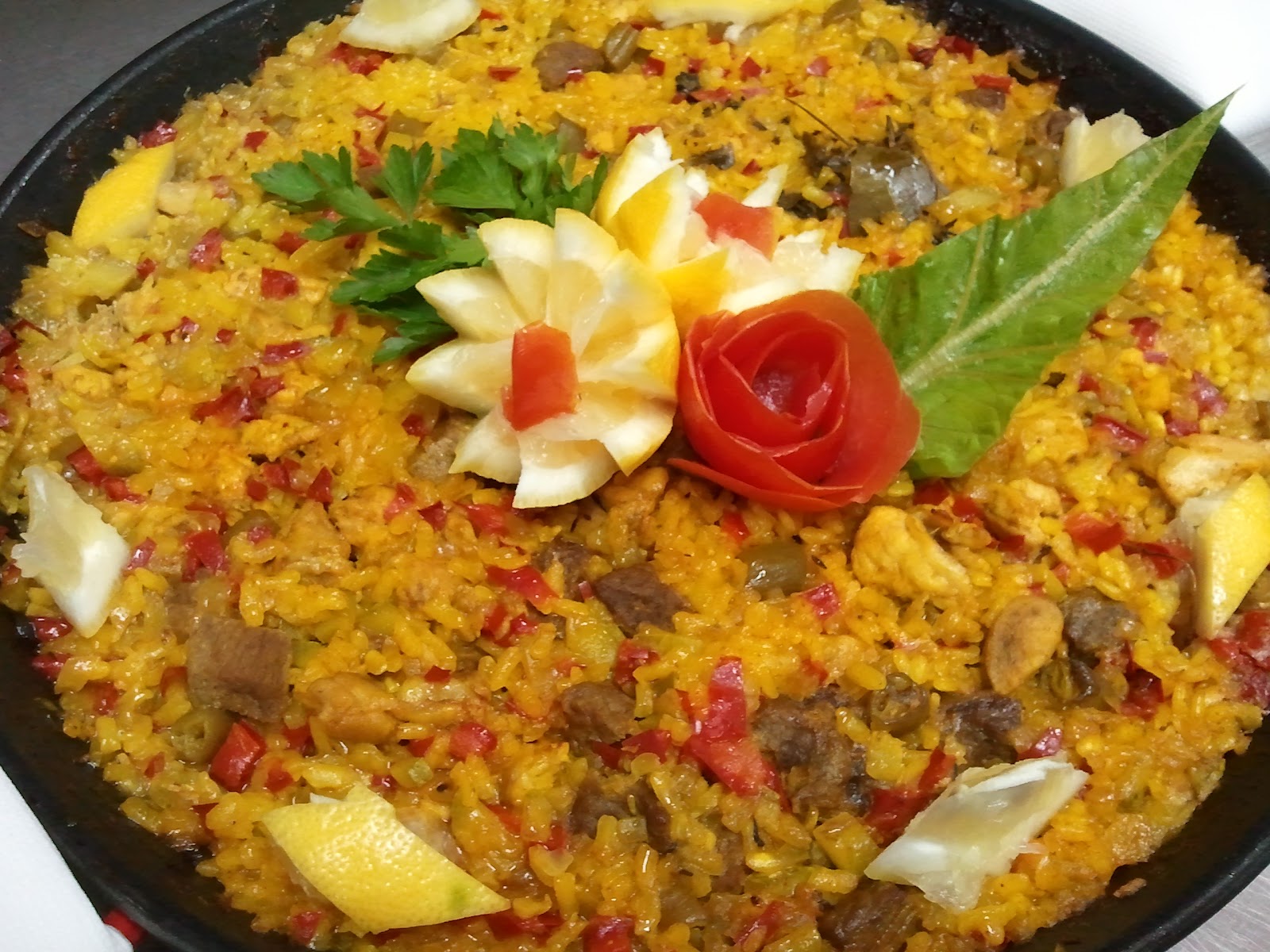 Paella de Carnes Alimentación Saludable y Nutrición.