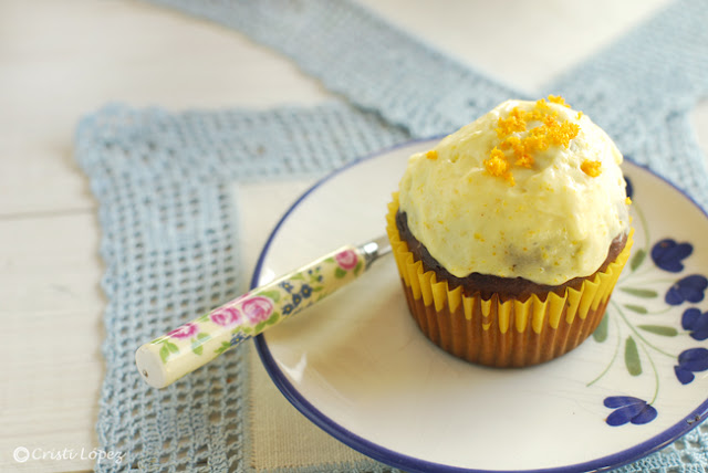 Magdalenas de naranja y chocolate con glaseado