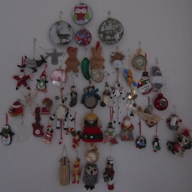 DIY Treeless Christmas Tree The DIY Mama Blog