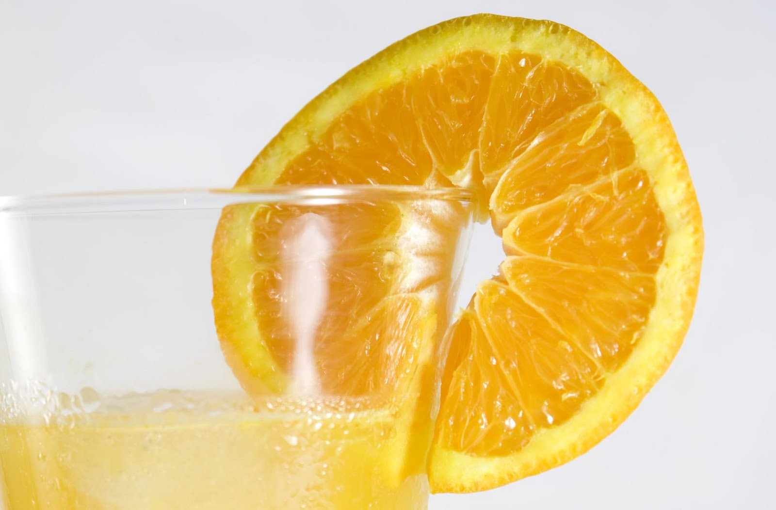 gominolasdepetroleo "Bébete el zumo que se le van las vitaminas"