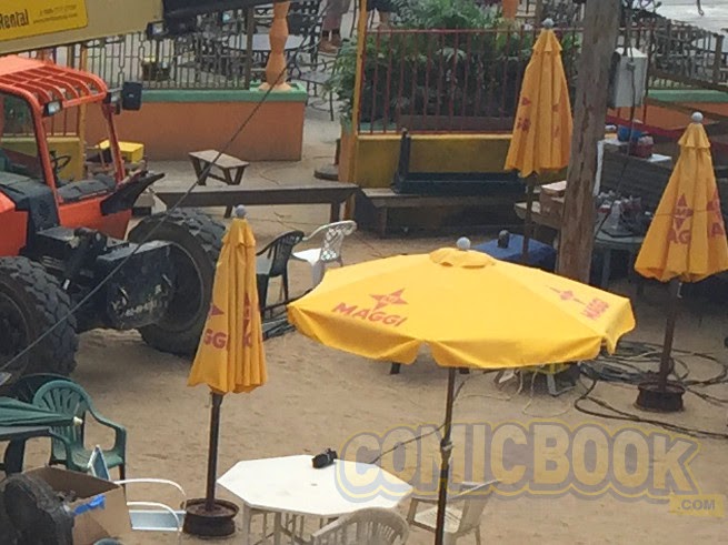 Столики, видимо кафешка: Столики, видимо кафешка: