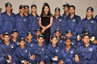 Priyanka Chopra meets Indian Army Jawans at army base 