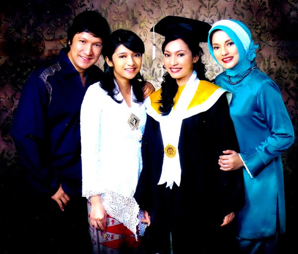 Wisuda di FIB, UI, IsabellaFawzi anak Ikang Fawzi & Marissa Haque