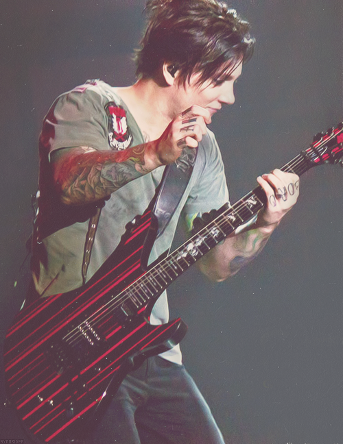 We Come Out At Night: Synyster Gates - Short hair vs. Long hair