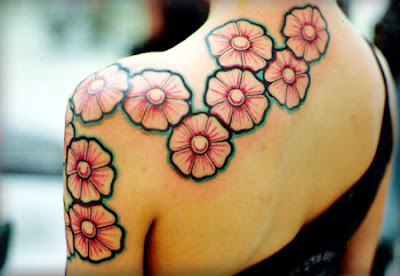 Tattoo, Girls flower tattoo from back to shoulder, disegno del tatuaggio