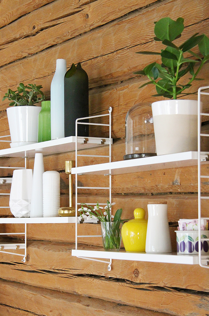 Pinjacolada String shelves mounted