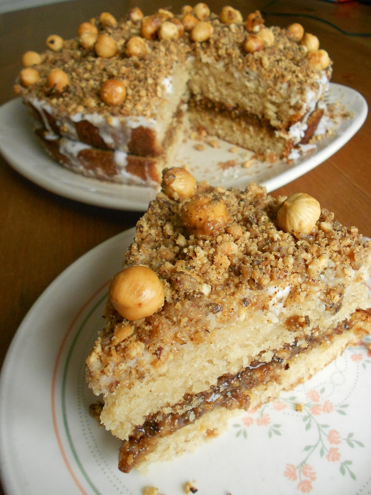 Vegan Nyom Nom Hazelnut praline (vanilla) cake