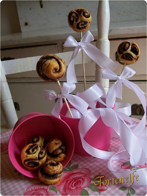 Tortenelfes Blog - Backe, backe, Kuchen: Mini- Kuchen am Stiel