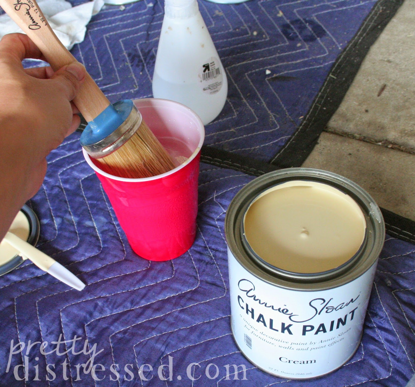 Pretty Distressed Painting Fabric with Chalk Paint® Decorative Paint