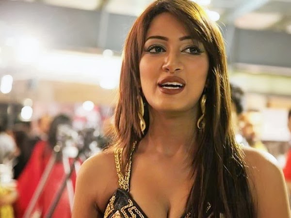 Mathira Khan HD Wallpapers Show Biz Pakistan.