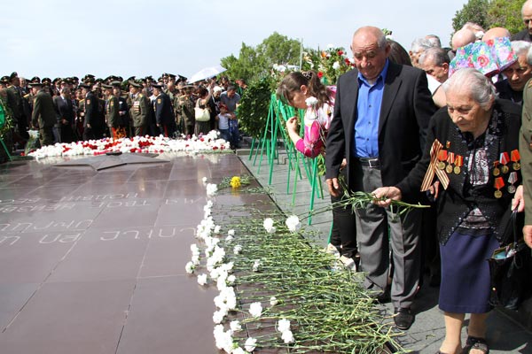 Ceremonias por el Día la Victoria en Ereván