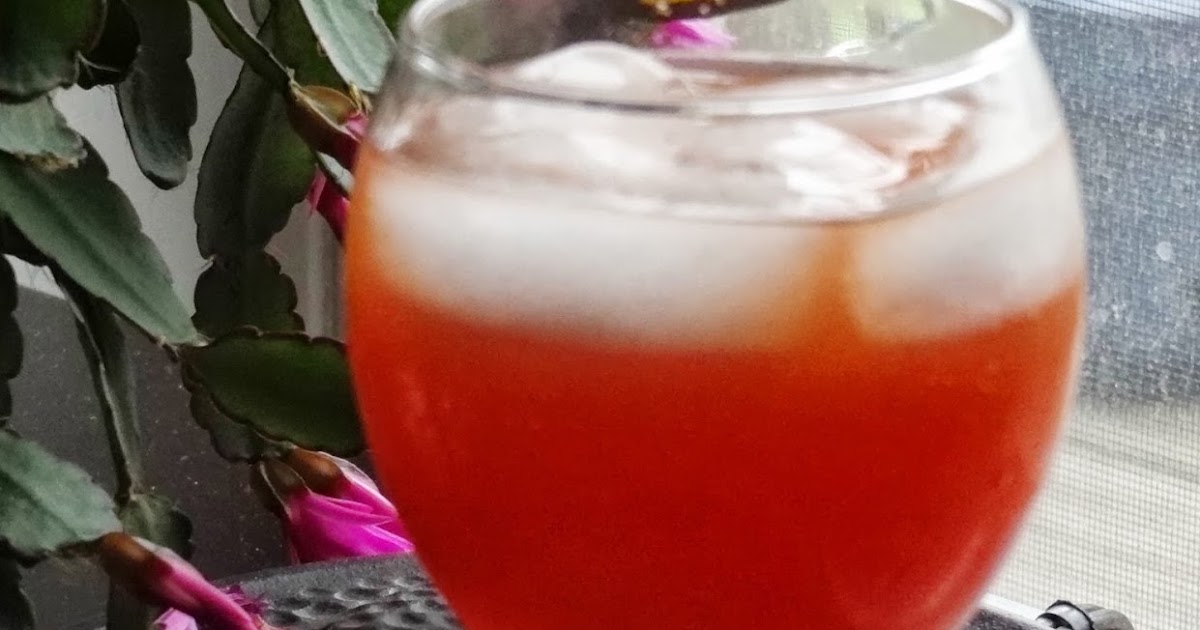 Guava red wine mixed drink