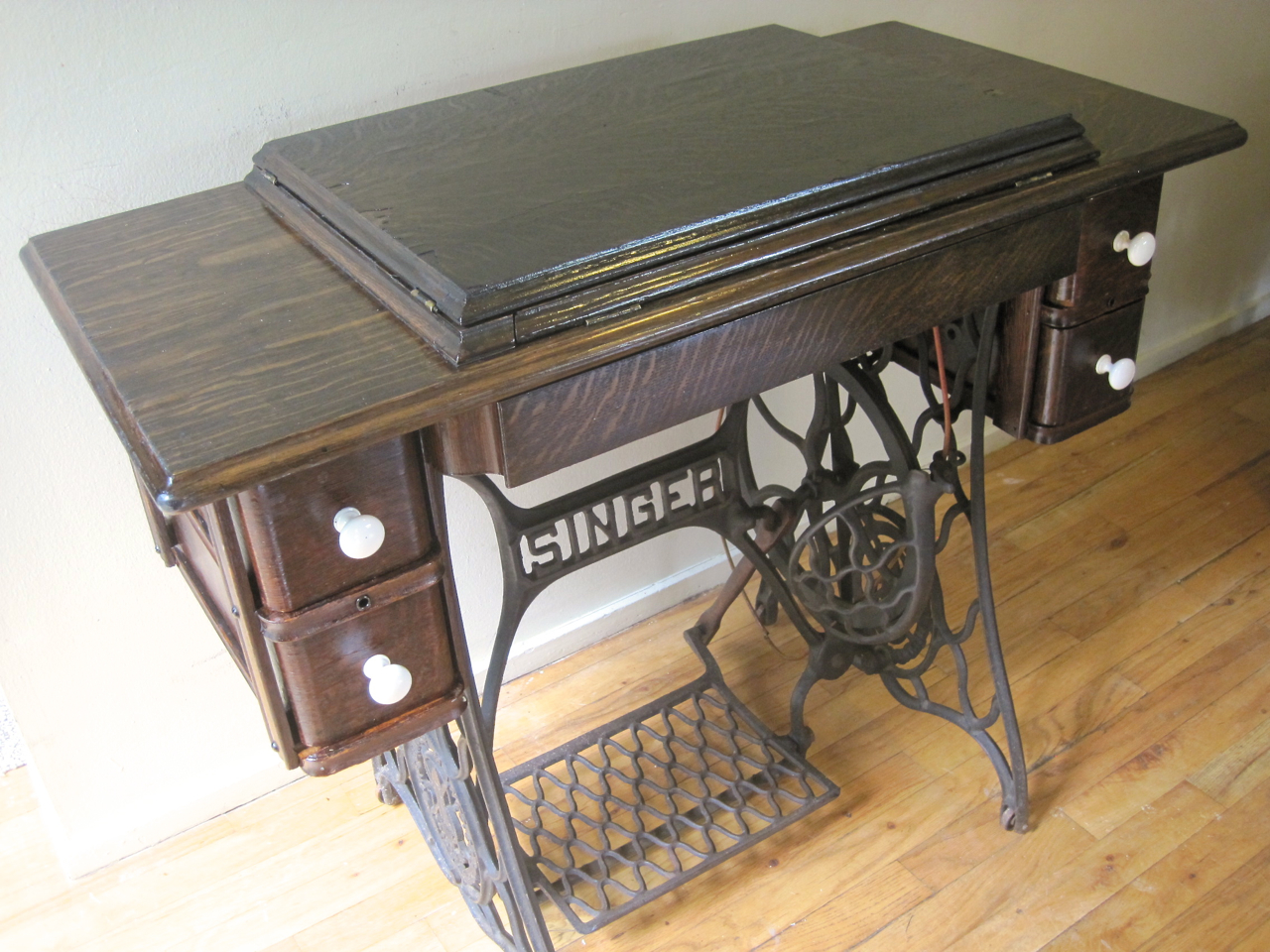 The Project Lady Singer 27 Treadle Makeover