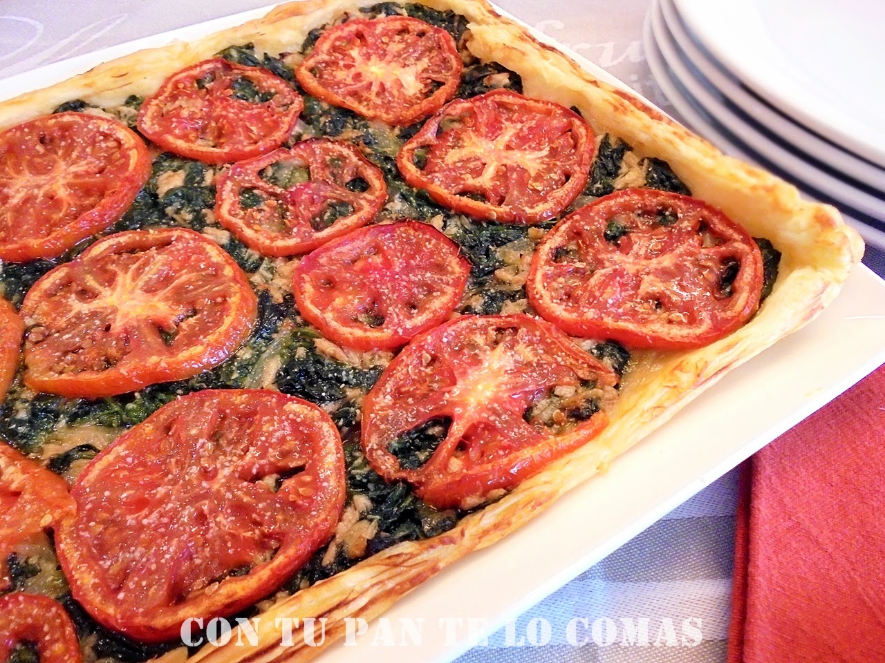 Hojaldre De Espinacas Y Atún Con Tomates