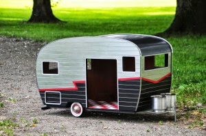 13-My-Baby-Judson-Beaumont-Straight-Line-Designs-Happy-Animals-in-Pet-Trailers-www-designstack-co