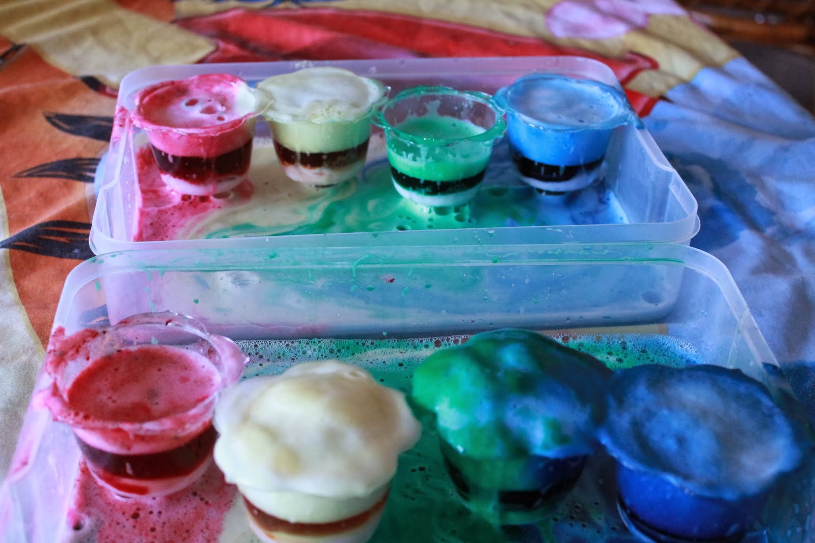 MakingMamaMagic Kitchen Science Baking Soda(bicarb) and vinegar