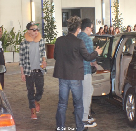 [Vid/Pics] GD&TOP y Seungri dejando Singapur a Malaysia Picture+8