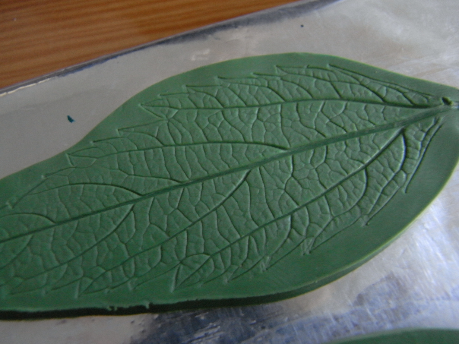 saraccino Shiny leaves polymer clay, new molds and how to make them