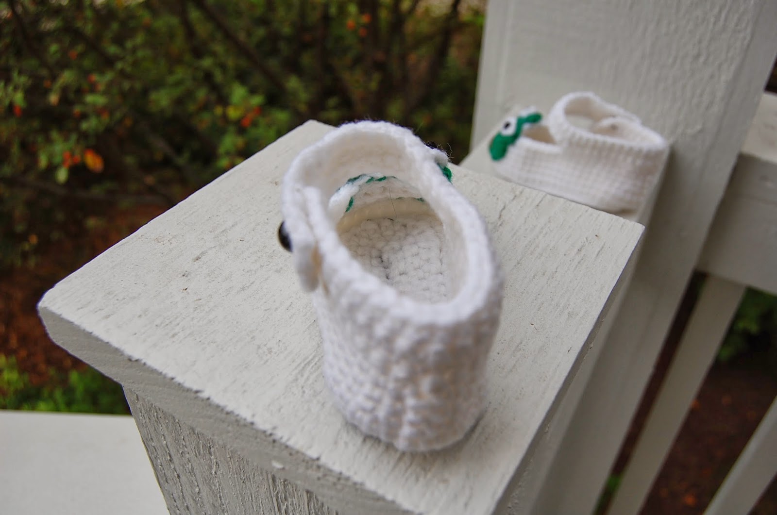 Roonie Ranching Frog Mary Jane Baby Shoes (9monthold size) a free
