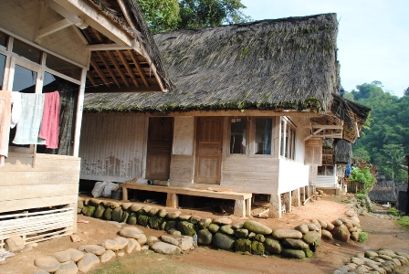Komunikasi Antarbudaya Kampung Naga  Dari Alam Kembali Ke Alam