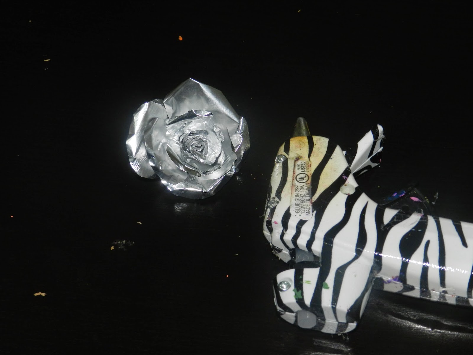 Creative DIY crafts Recycled Flower vase made with aluminium foil roses and plant weed with