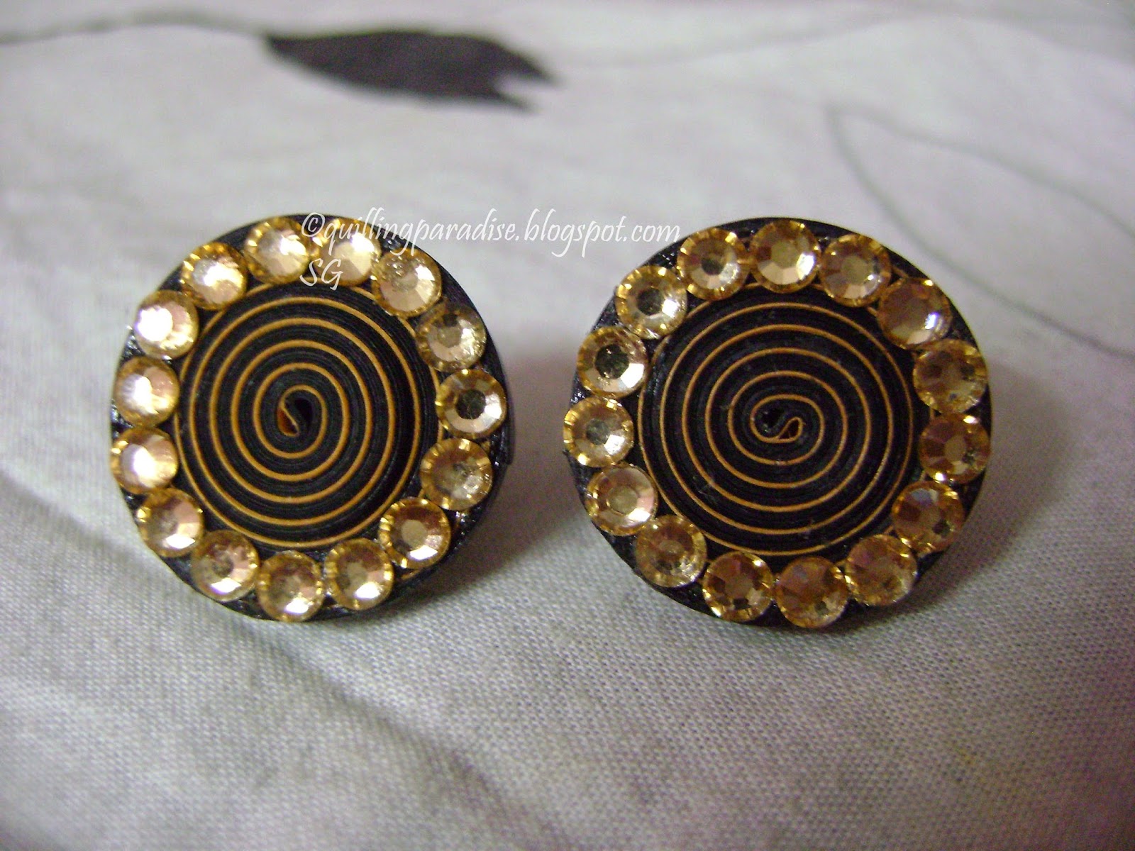 Quilling Paradise Paper Earring StudBlack and Yellow