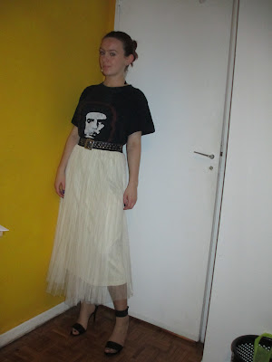 Dressing up in Paris - Che Guevara T-shirt, mesh skirt