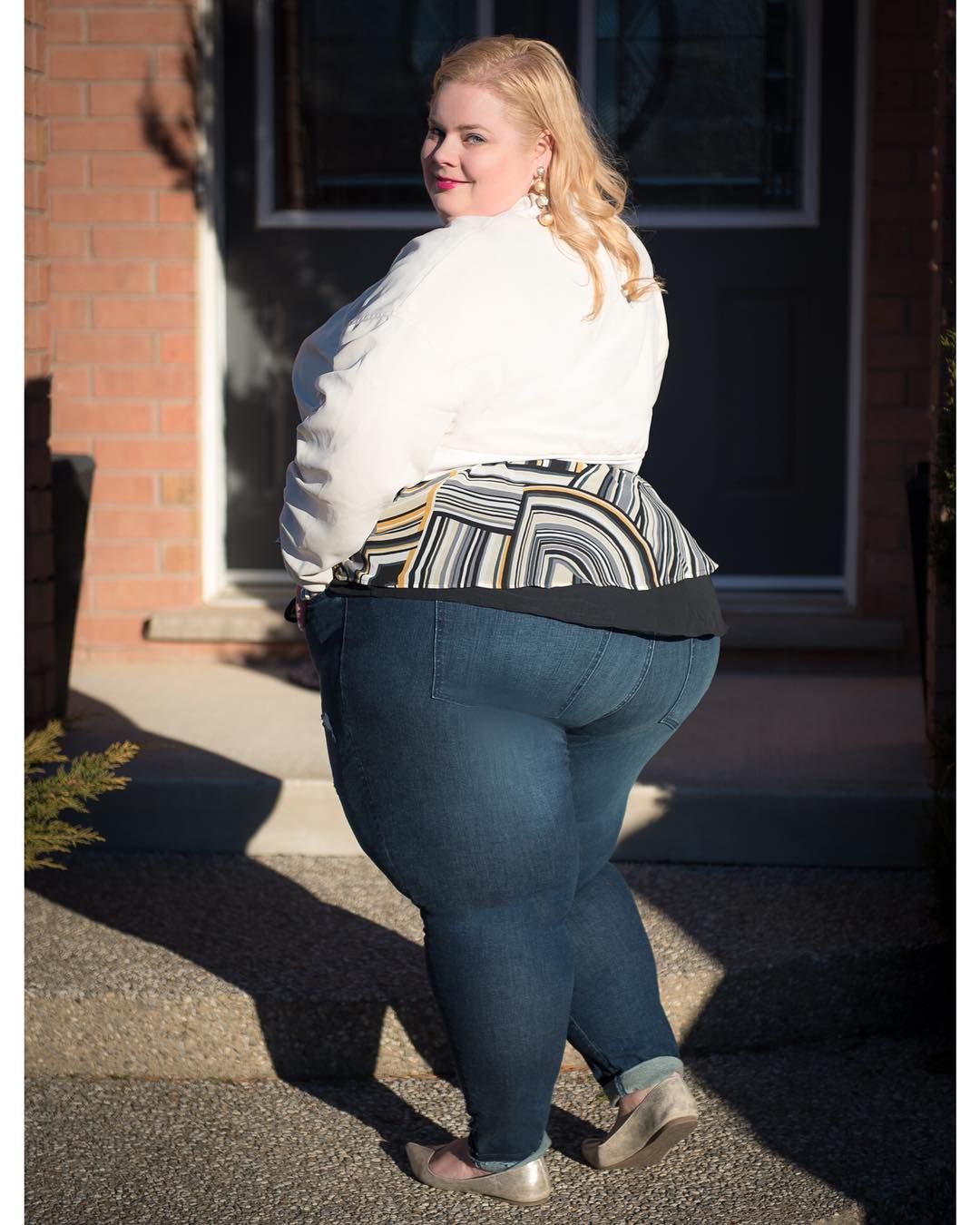 Возбуждающие кадры зрелой женщины с толстой жопой 