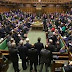 البرلمان البريطاني يصوت على تنظيم استفتاء للبقاء أو الخروج من الاتحاد الاوروبي .