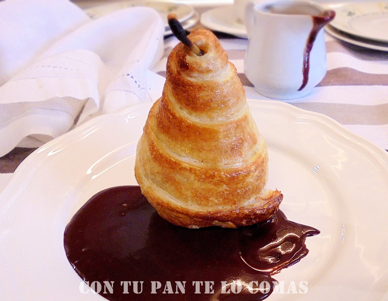 Peras Hojaldradas Con Chocolate