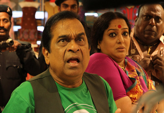 siddarth hansika something something movie stills9 siddarth hansika something something movie stills9
