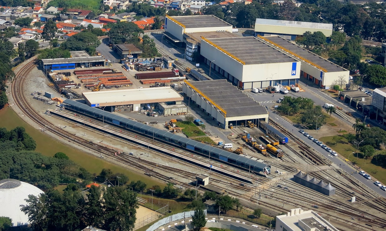 Ferrovias do Brasil Vista aérea (parcial) do pátio de manobras da