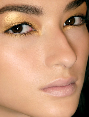 golden eyeshadow